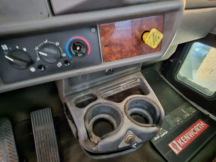 2005-kenworth-t300-image-31