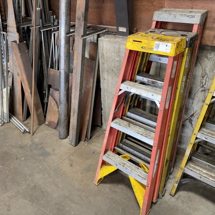 (3) 4' FIBERGLASS STEP LADDERS