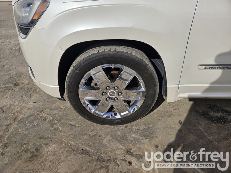 2014-gmc-acadia-image-11