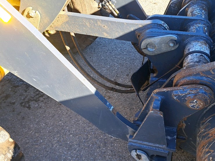 2018-deere-524k-image-43