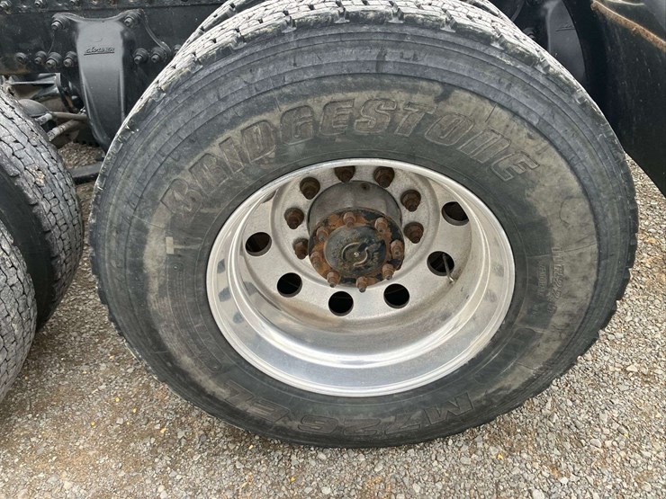 2013-freightliner-cascadia-image-70