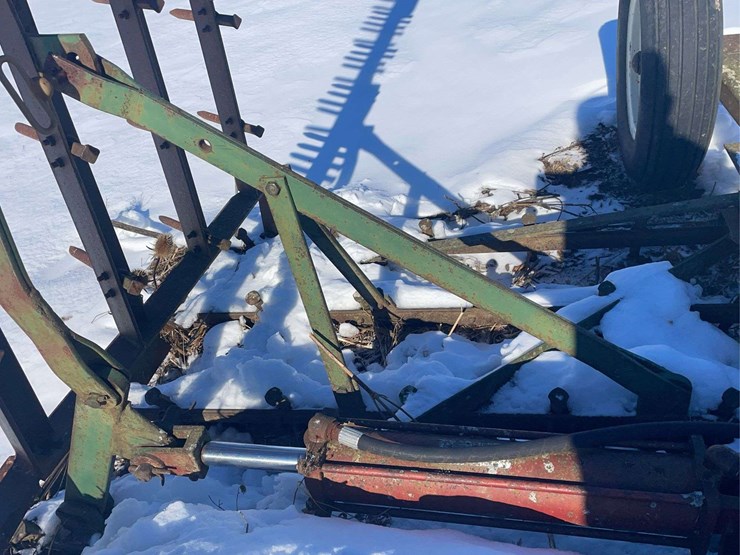 unverferth-28ft-harogator-image-3