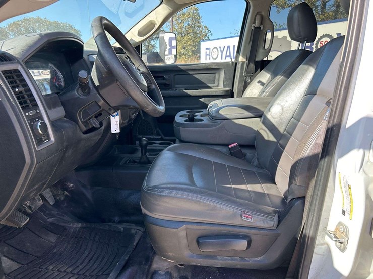 2018-dodge-ram-5500-4x4-crew-cab-flatbed-service-truck-image-12