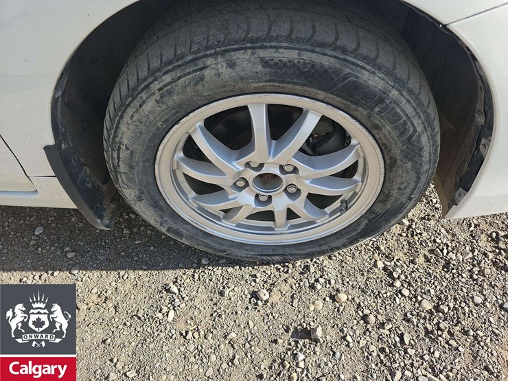 2015-toyota-prius-v-hybrid-4dr-wagon-image-9