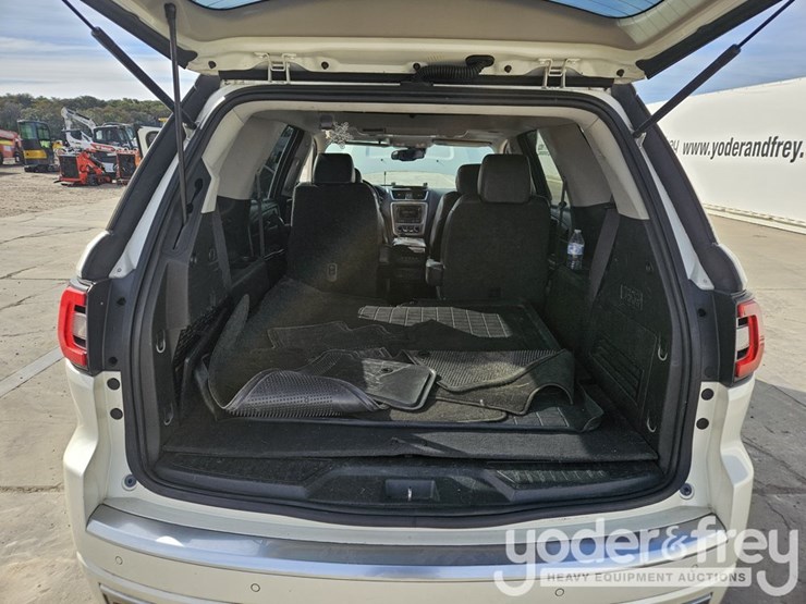 2014-gmc-acadia-image-17