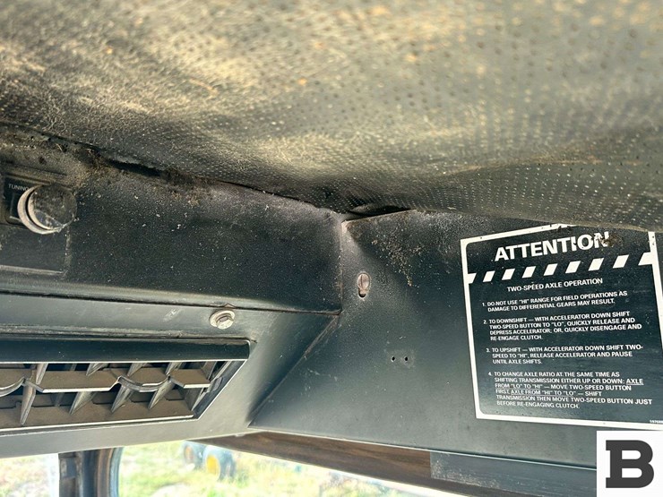 new-holland-1068-image-61