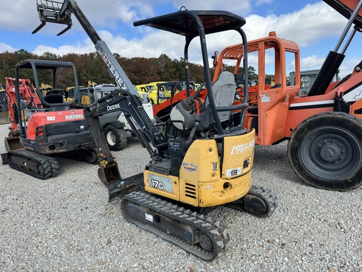 2017-deere-17g-image-4