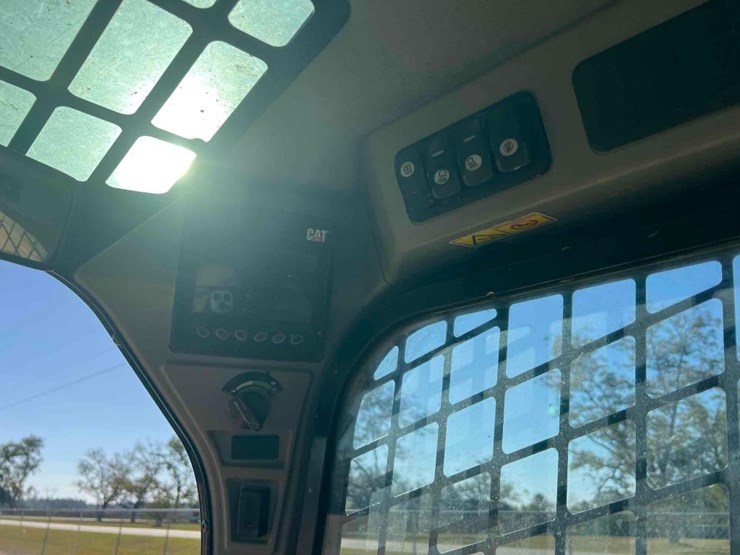 2017-caterpillar-262d-image-24