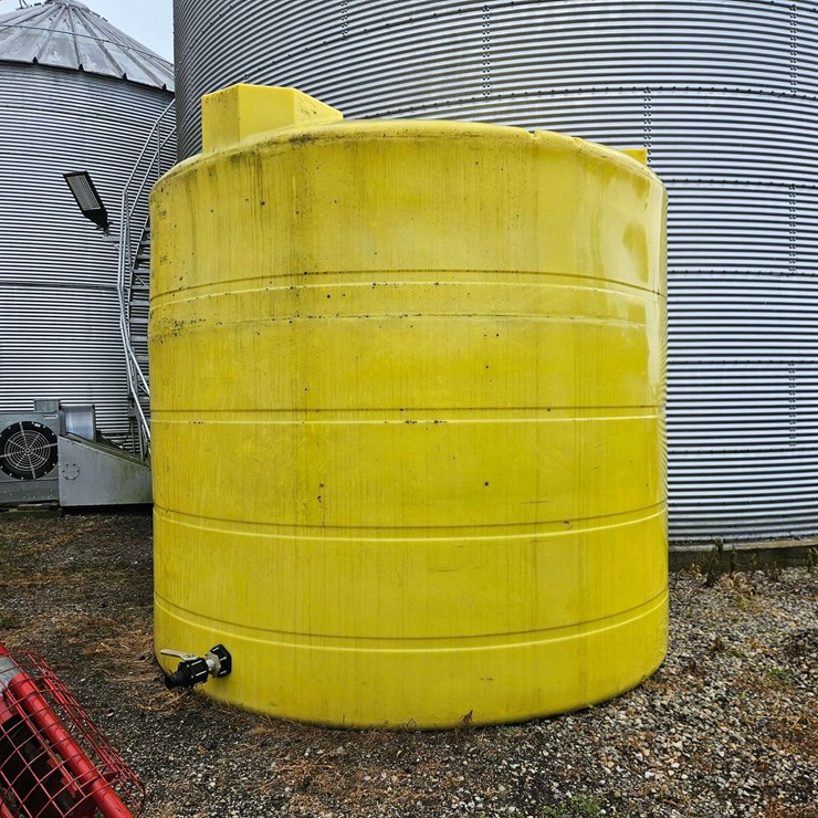6000 Gallon Plastic Tank