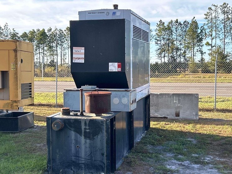 2005-detroit-diesel-100dsejb-138kva-3-phase-diesel-generator-image-2