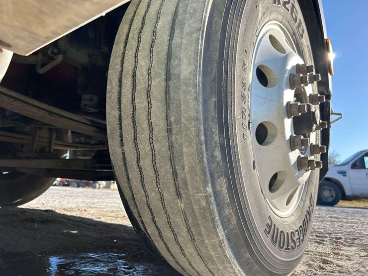 2016-peterbilt-579-image-47