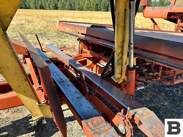 new-holland-1032-image-16