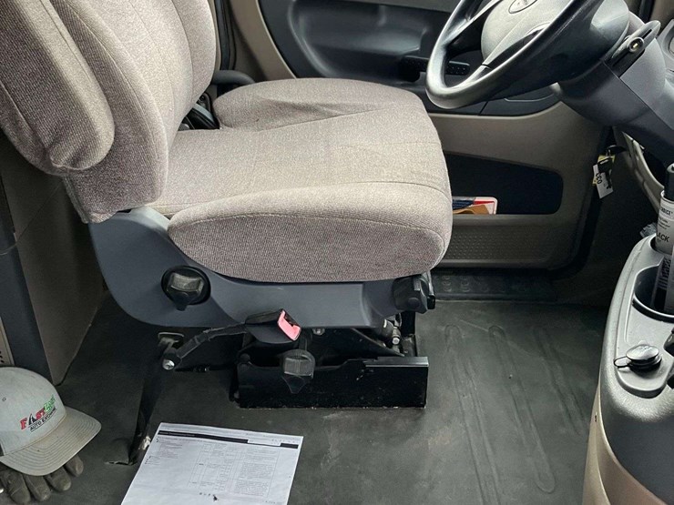 2013-freightliner-cascadia-image-42