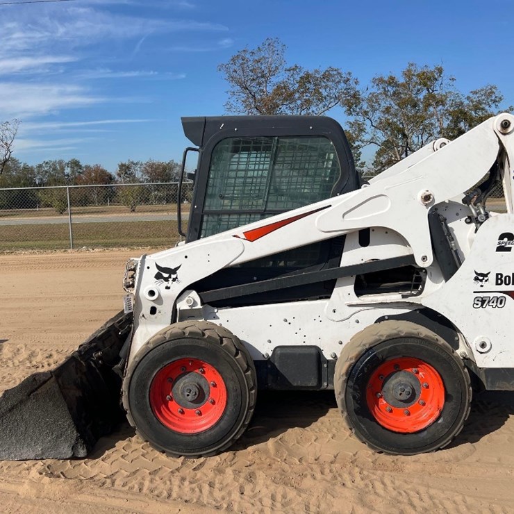 2022 BOBCAT S740