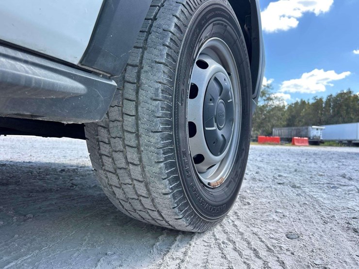 2017-ford-transit-image-35