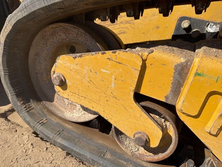 2023-caterpillar-259d3-image-10