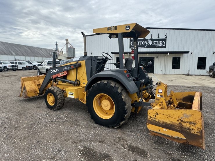 deere-210l-image-10