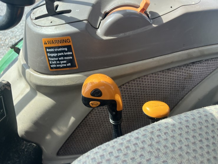 john-deere-6135e-image-12