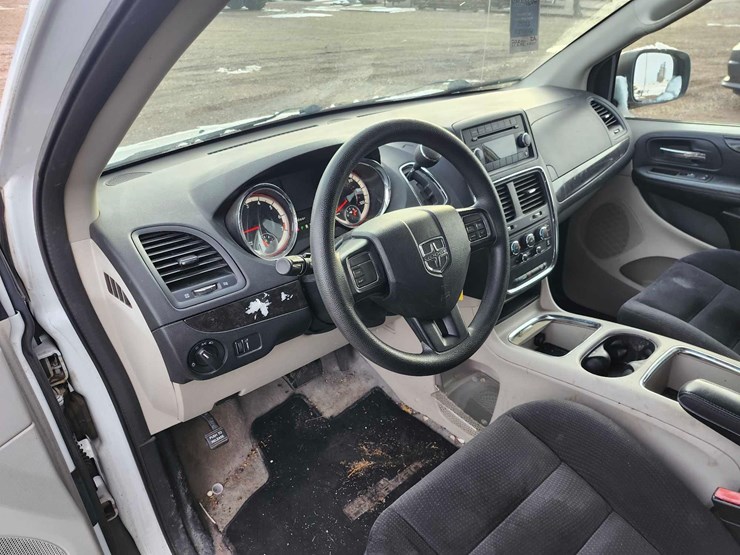 2015-dodge-grand-caravan-sxt-image-27