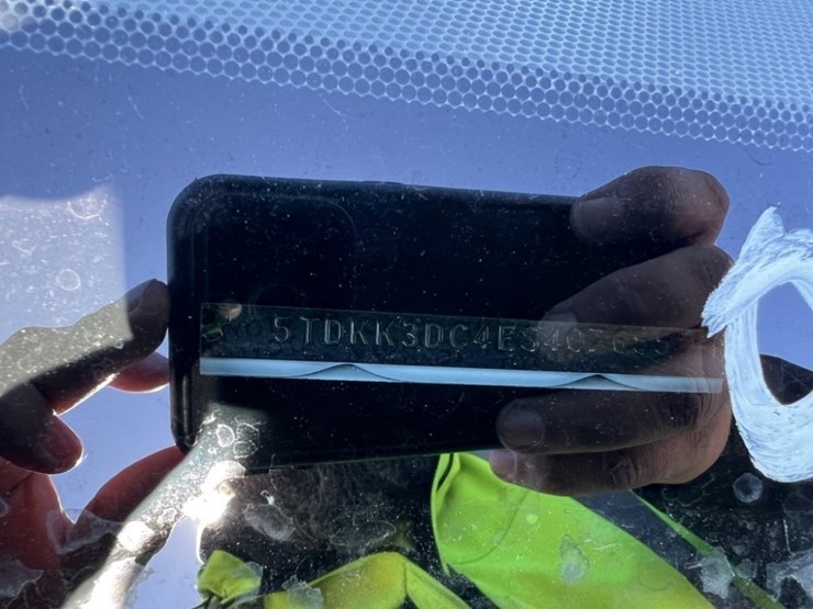 2014-toyota-sienna-le-image-9