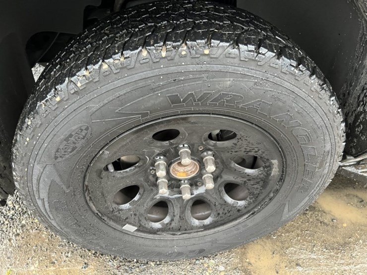 2014-chevrolet-tahoe-image-15