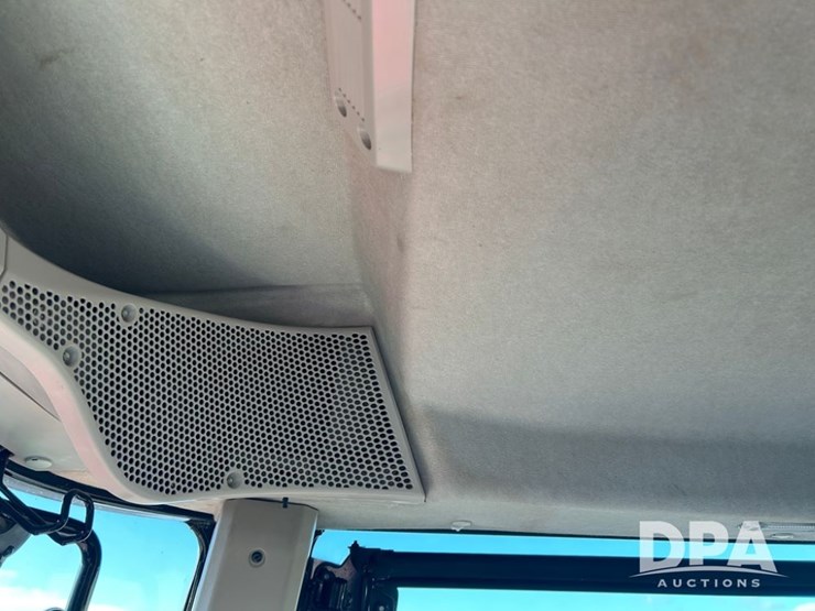 2020-massey-ferguson-8740s-image-52