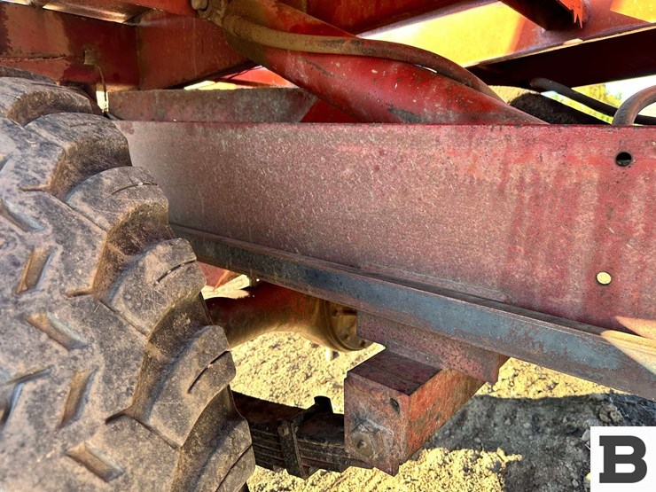 1972-new-holland-1048-image-26