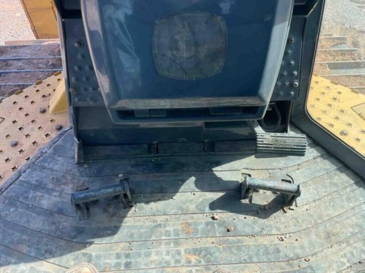 2019-deere-750k-lgp-image-36