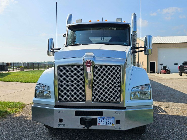 2019-kenworth-t880-image-2