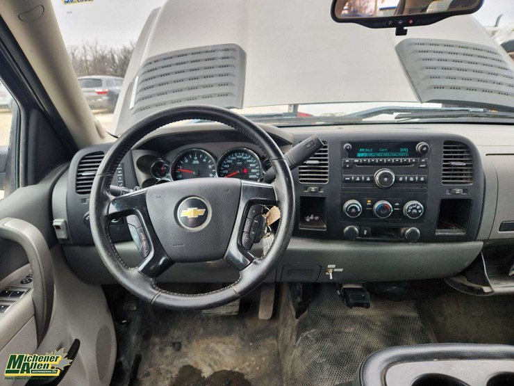 2012-chevrolet-silverado-2500hd-image-24