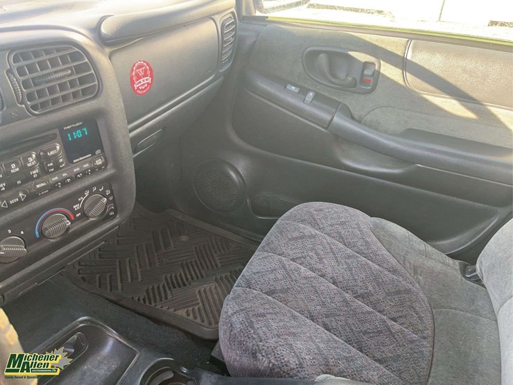 2002-chevrolet-s10-image-14