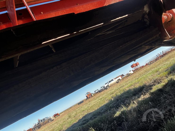 2005-hesston-9260-image-14