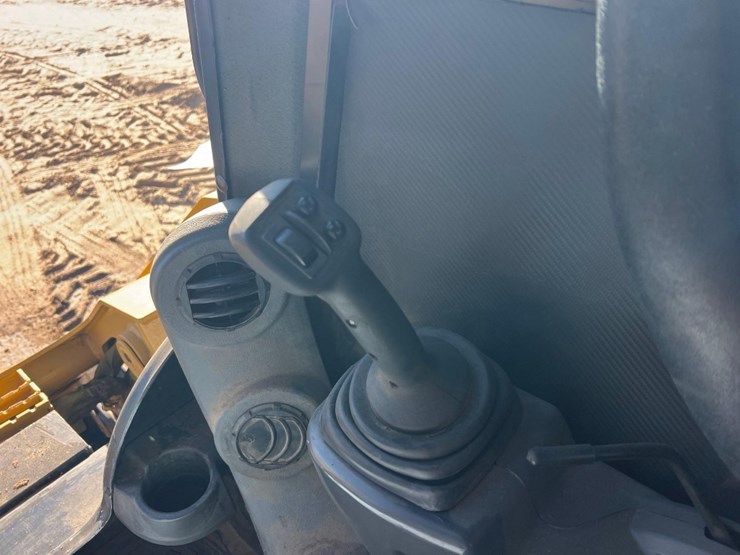2019-caterpillar-299d2-xhp-image-25