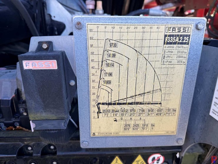 2015-john-deere-4045hf285-image-24