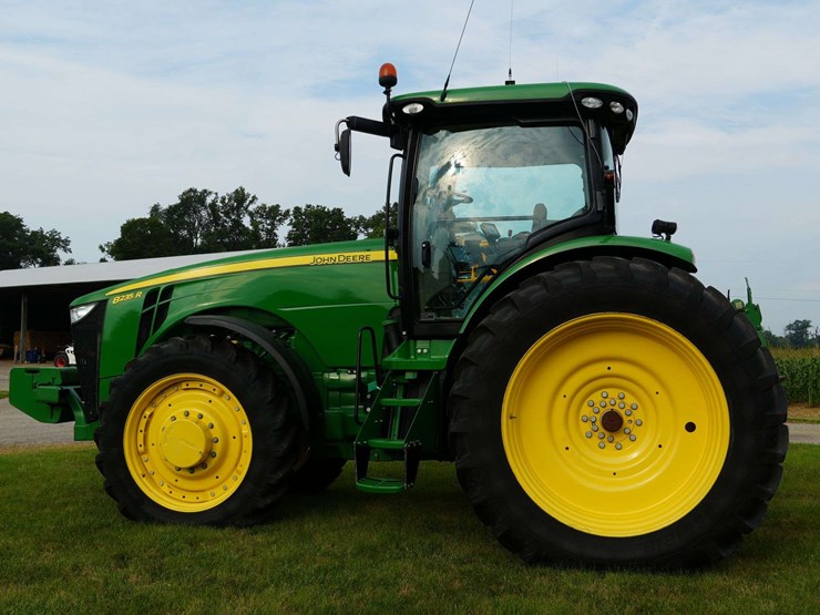 2012-john-deere-8235r-image-32