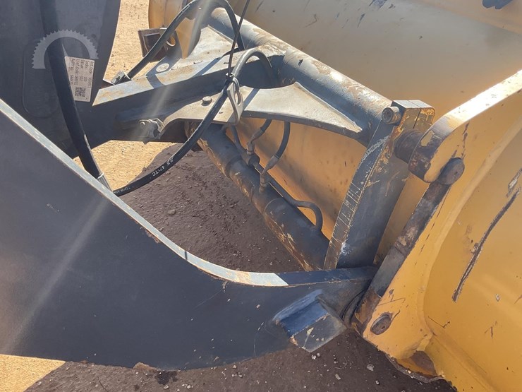 2015-deere-324k-image-6