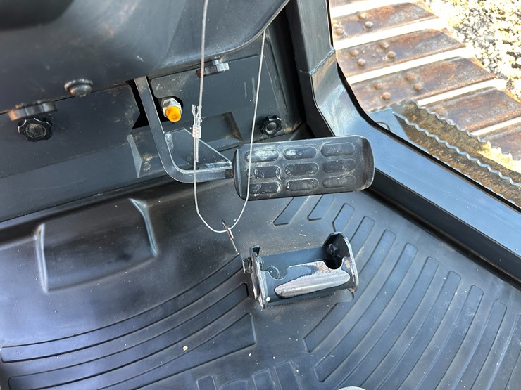 #32837-•-komatsu-39px-crawler-dozer-km10d130kka096648-image-59