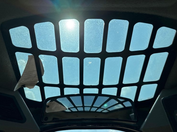 2024-caterpillar-242d3-image-23