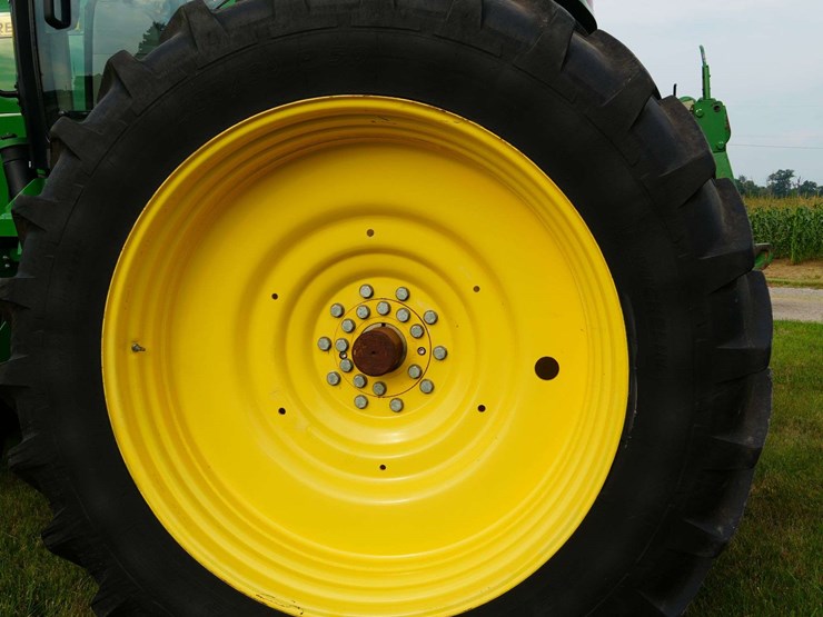 2012-john-deere-8235r-image-29