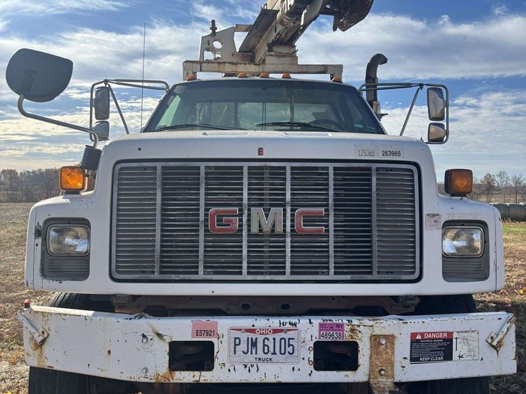 gmc-c7500-utility-truck-image-5