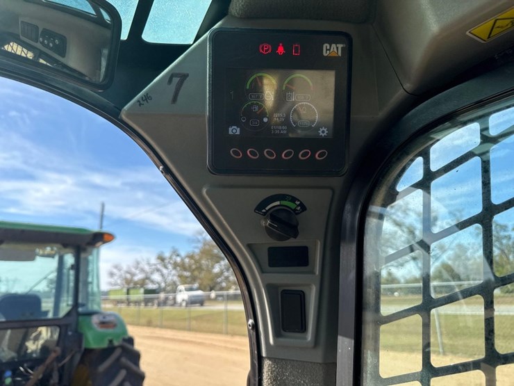 2019-caterpillar-259d-image-26