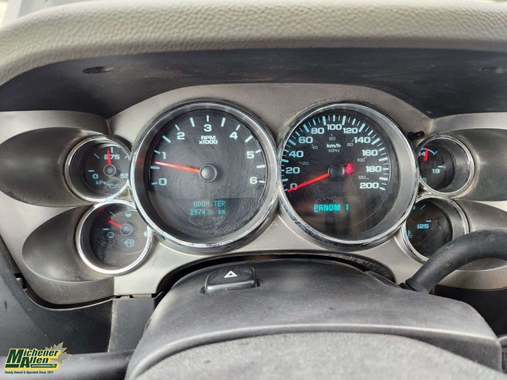 2012-chevrolet-silverado-2500hd-image-23