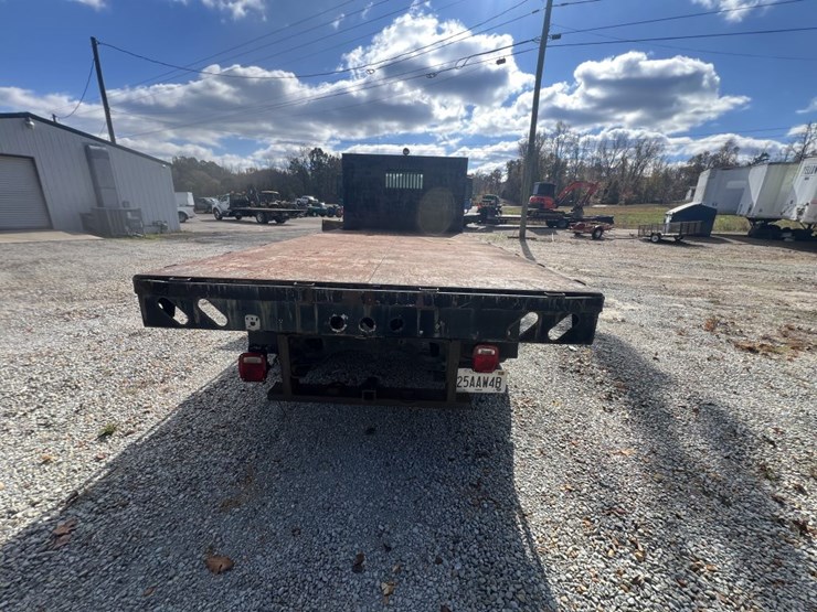 2007-freightliner-108sd-image-18