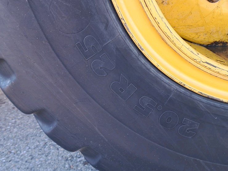 2018-deere-524k-image-33