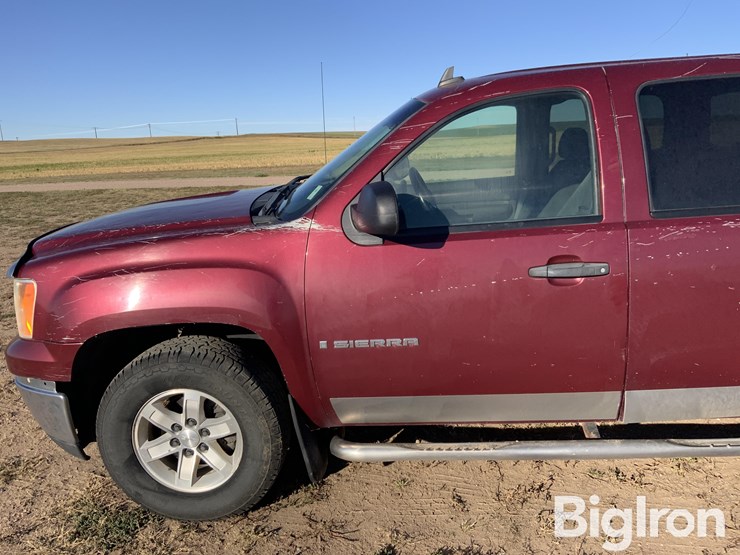 2008-gmc-sierra-4x4-pickup-image-9