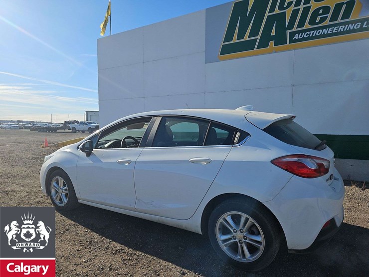 2018-chevrolet-cruze-lt-4dr-hatchback-image-3