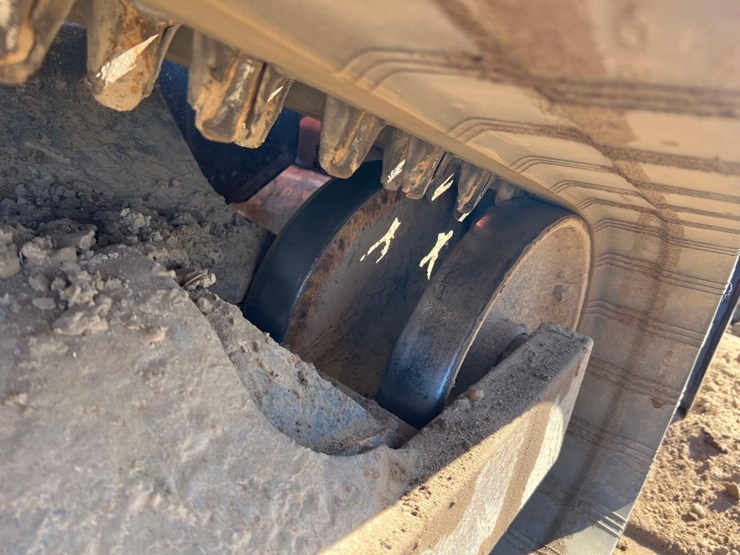 2011-kubota-svl90-2-image-14