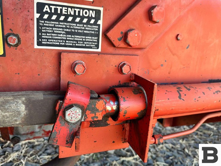 new-holland-1068-image-43