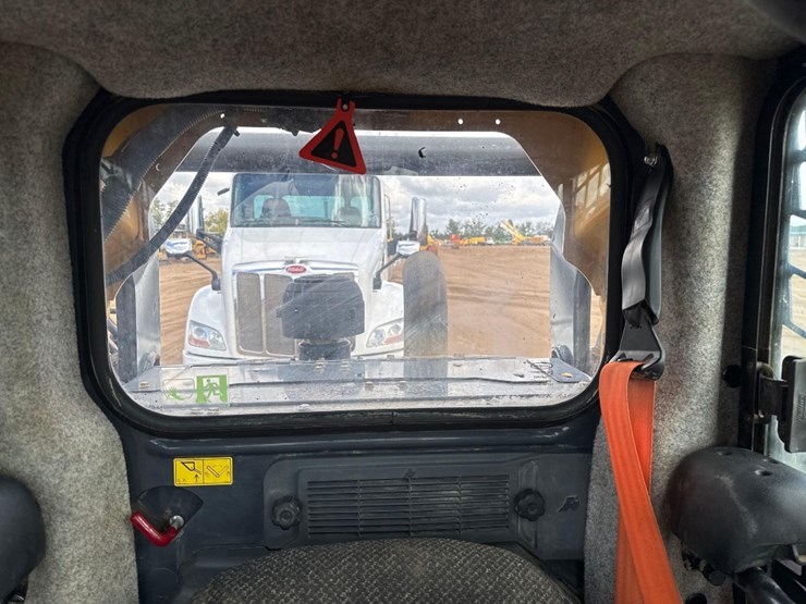 2017-deere-333g-image-34