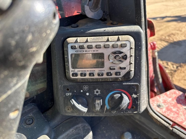 2021-takeuchi-tl8r2-image-25